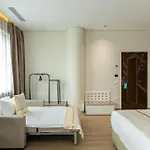 Sky Hotel 4*