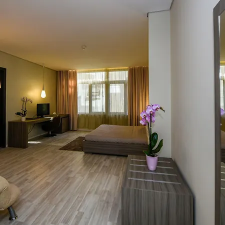 Otel Sky Tiran