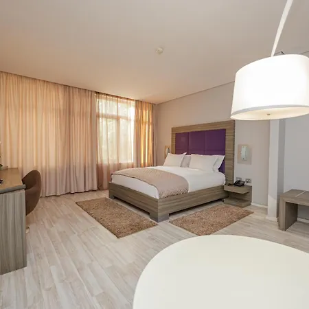 Sky Otel Tiran
